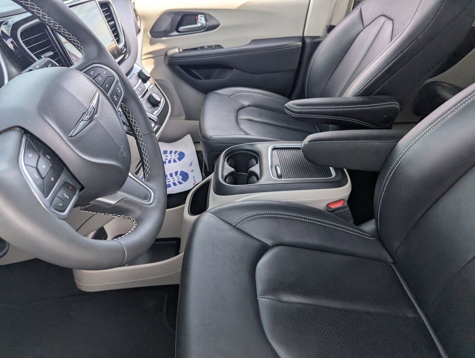 Used 2024 Chrysler Pacifica Touring-L image 17