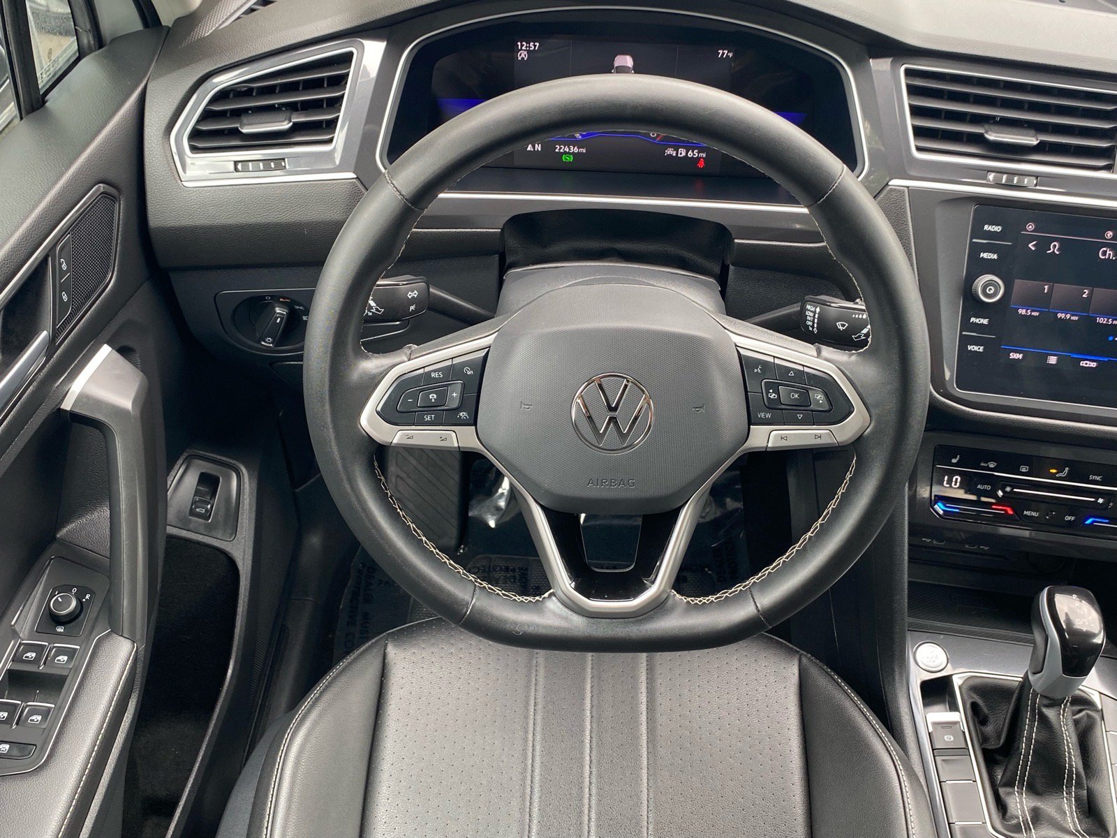 Certified 2024 Volkswagen Tiguan SE w/ Panoramic Sunroof Package FWD image 6