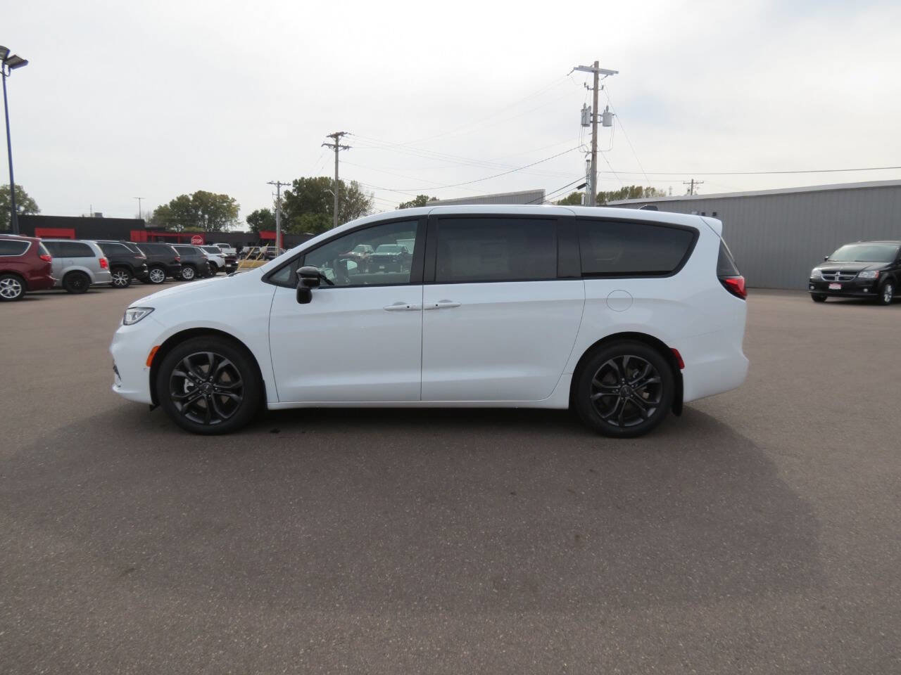 New 2026 Chrysler Pacifica Select image 8
