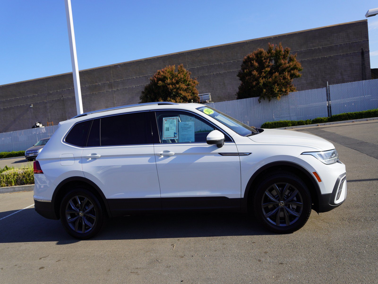 Used 2023 Volkswagen Tiguan SE AWD/4WD image 4