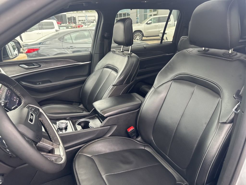 Used 2024 Jeep Grand Cherokee L Limited w/ Luxury Tech Group II AWD/4WD image 22