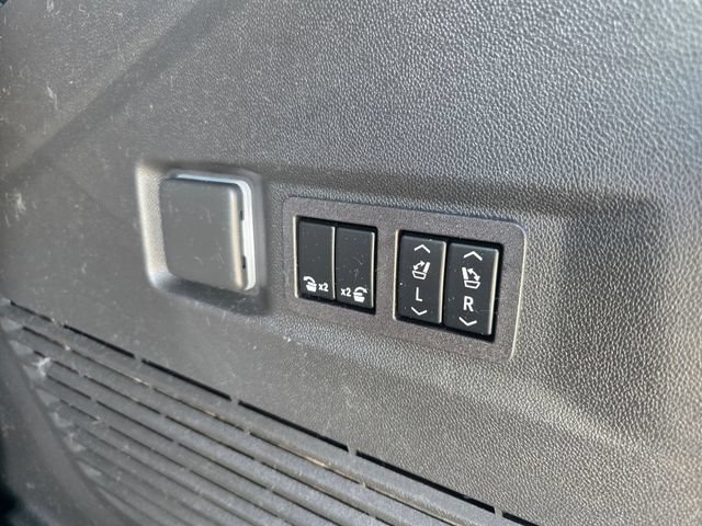 Used 2023 Chevrolet Tahoe High Country AWD/4WD image 18