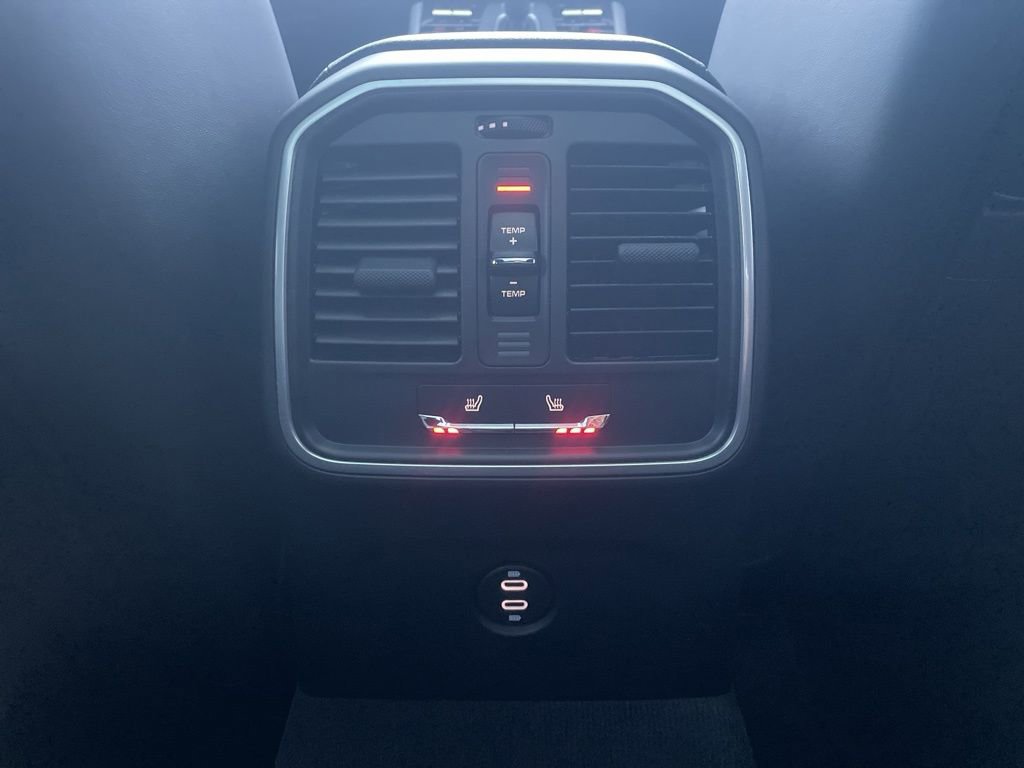 Certified 2025 Porsche Macan AWD/4WD image 23