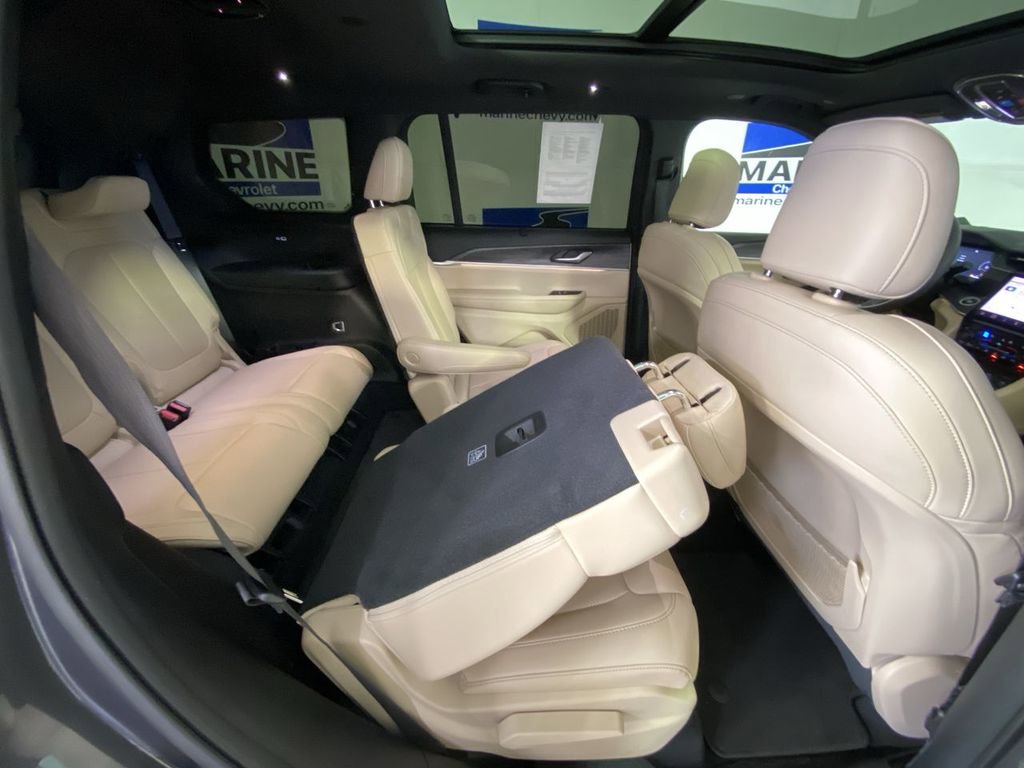 Used 2023 Jeep Grand Cherokee L Limited w/ Luxury Tech Group II AWD/4WD image 33