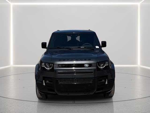 Certified 2025 Land Rover Defender 90 X-Dynamic SE image 9