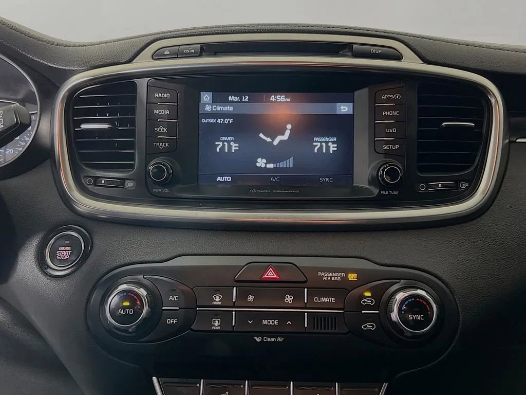 Used 2017 Kia Sorento EX image 16