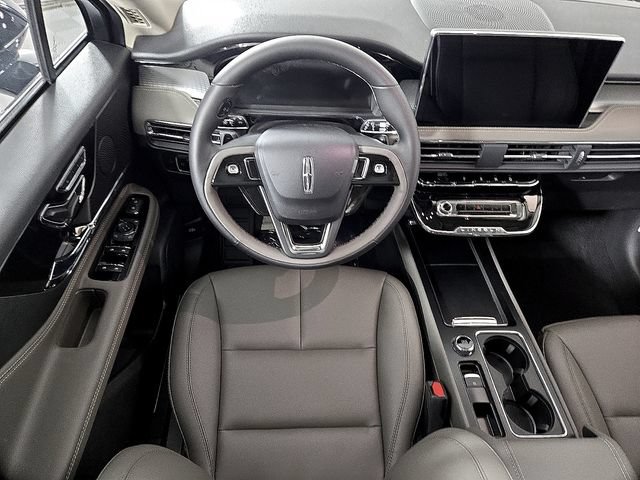 Used 2026 Lincoln Corsair Premiere FWD image 11