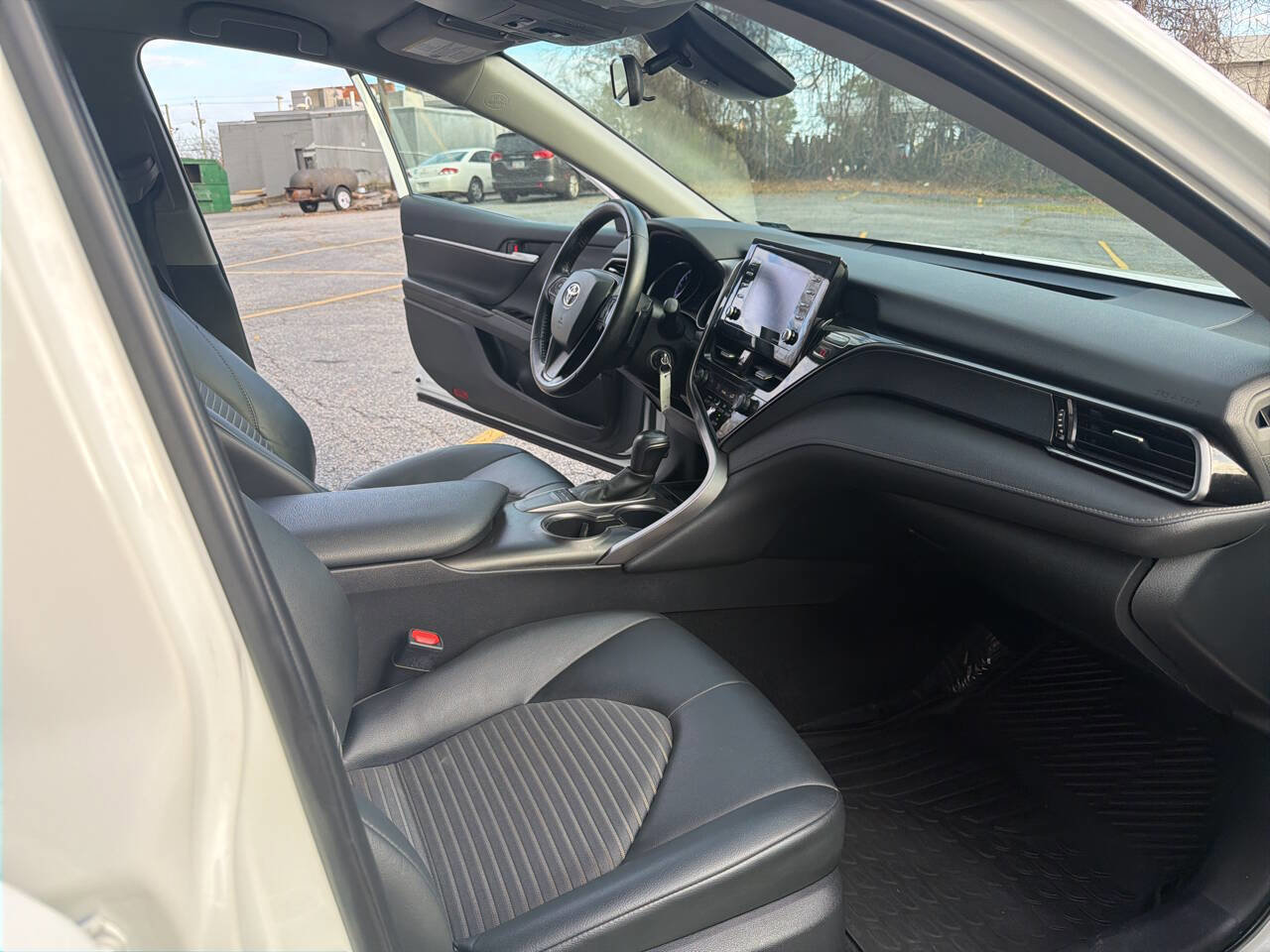 Used 2023 Toyota Camry SE image 31