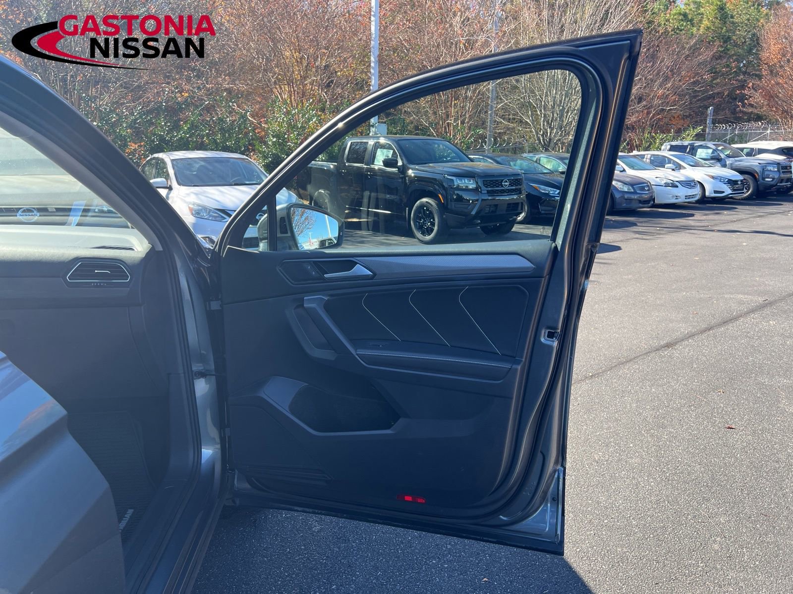 Used 2023 Volkswagen Tiguan SE image 25