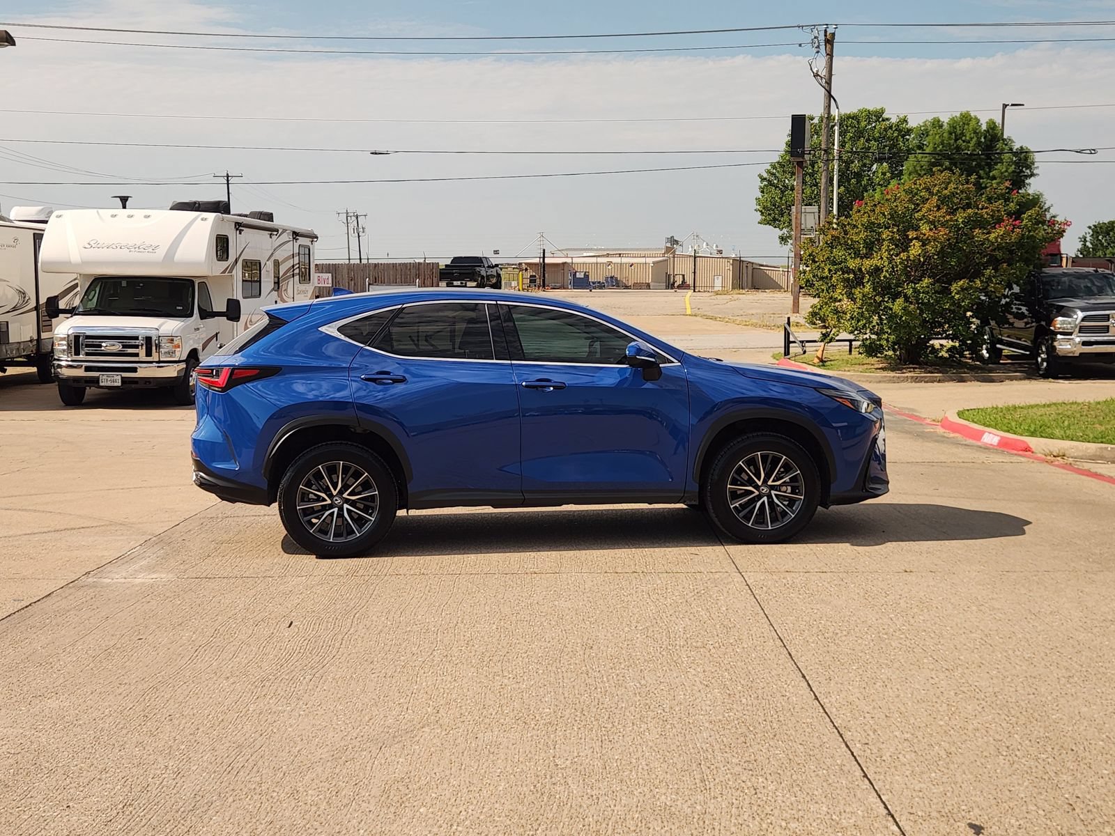 Used 2023 Lexus NX 350h AWD w/ Towing Package (2000 Lbs) image 7