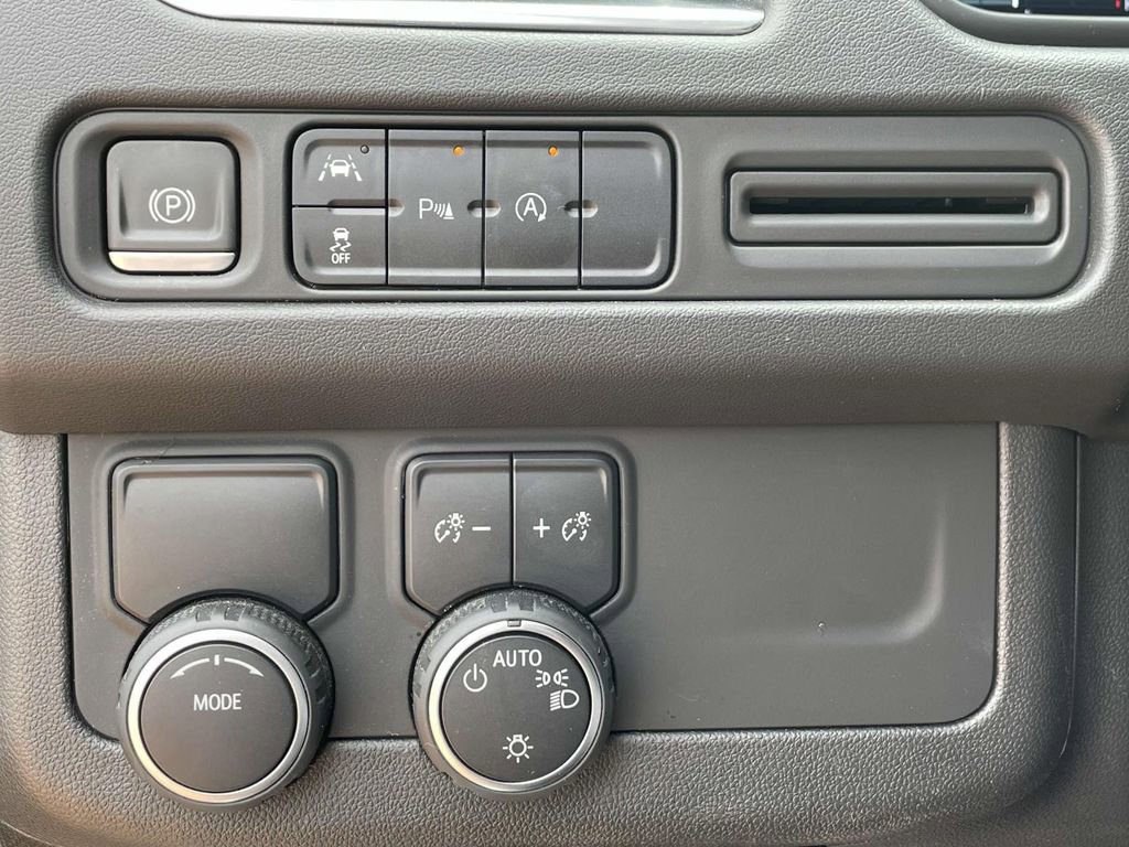 Used 2023 Chevrolet Suburban LT image 29
