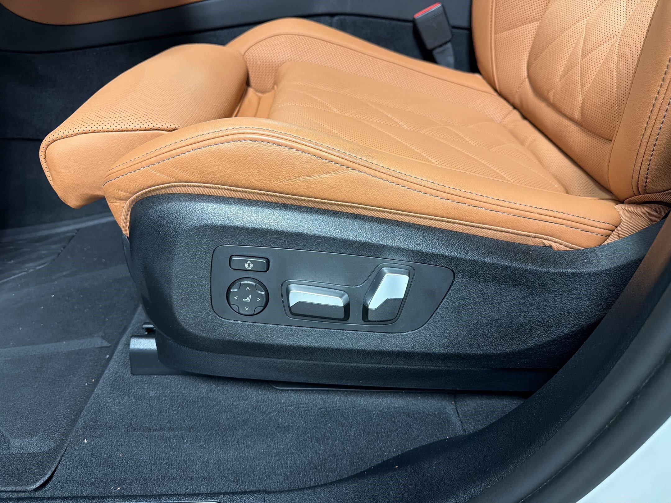 Certified 2026 BMW X5 sDrive40i w/ M Sport Package RWD image 14