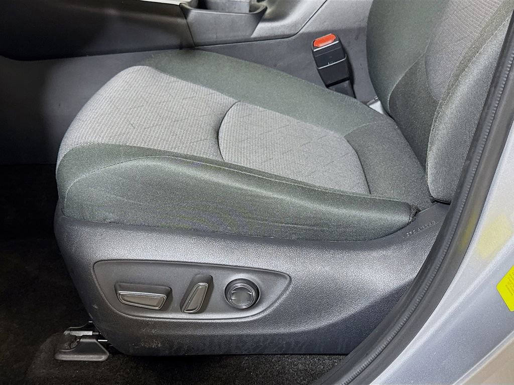 Used 2025 Toyota RAV4 XLE image 17