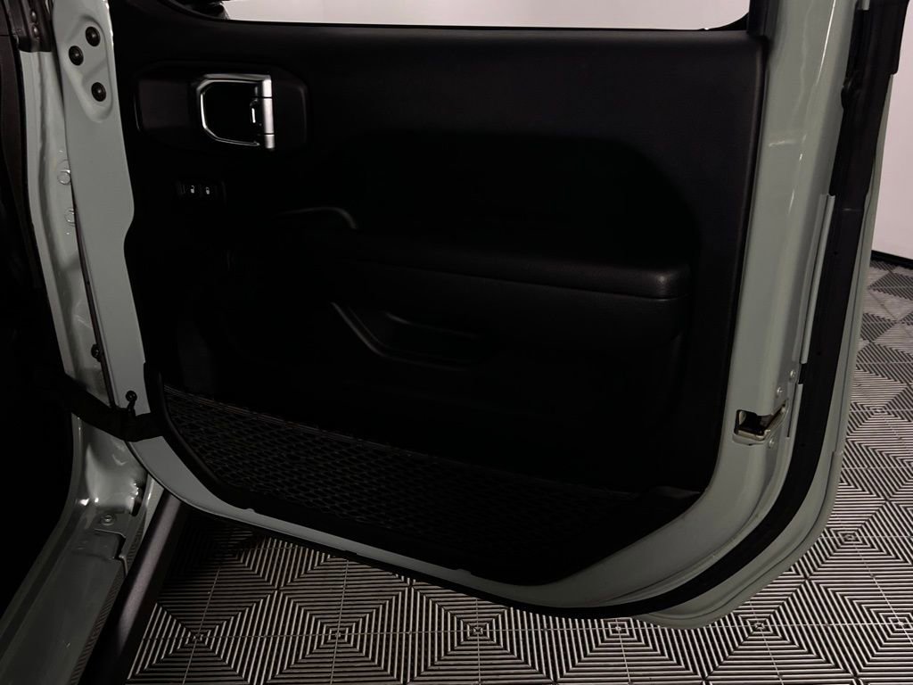 Used 2023 Jeep Wrangler Unlimited w/ Cold Weather Group image 35