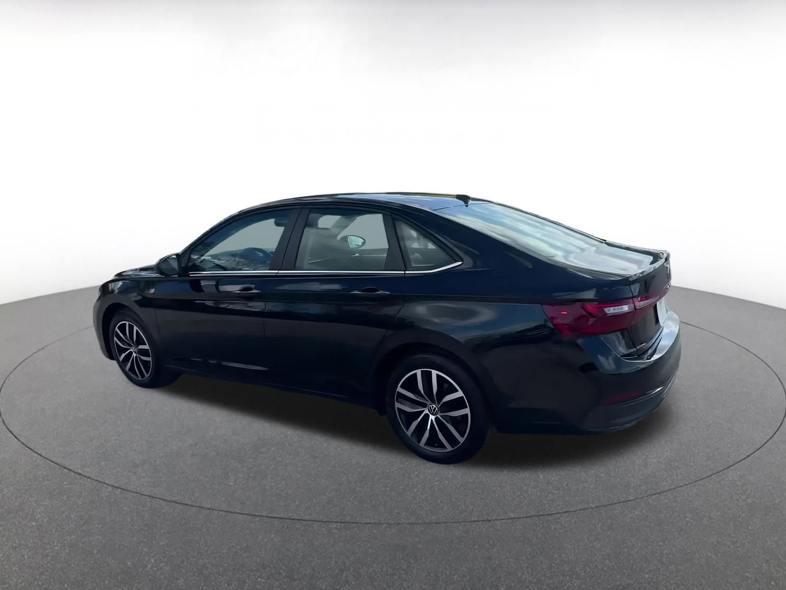 Used 2025 Volkswagen Jetta SE image 10