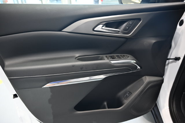 New 2026 Chevrolet Traverse LT w/ Driver Confidence Package FWD image 27