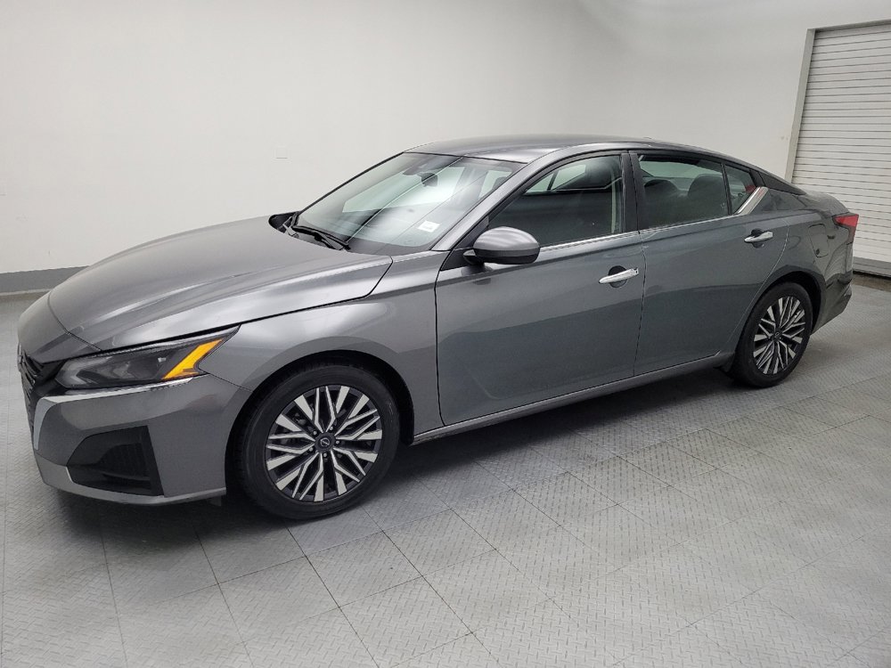 Used 2023 Nissan Altima 2.5 SV image 2