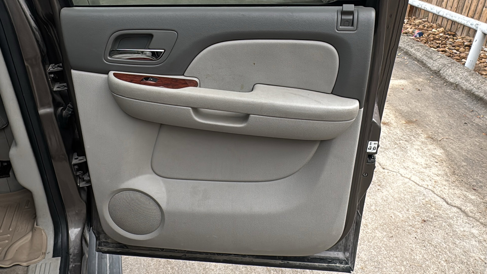 Used 2013 Chevrolet Suburban LT image 25