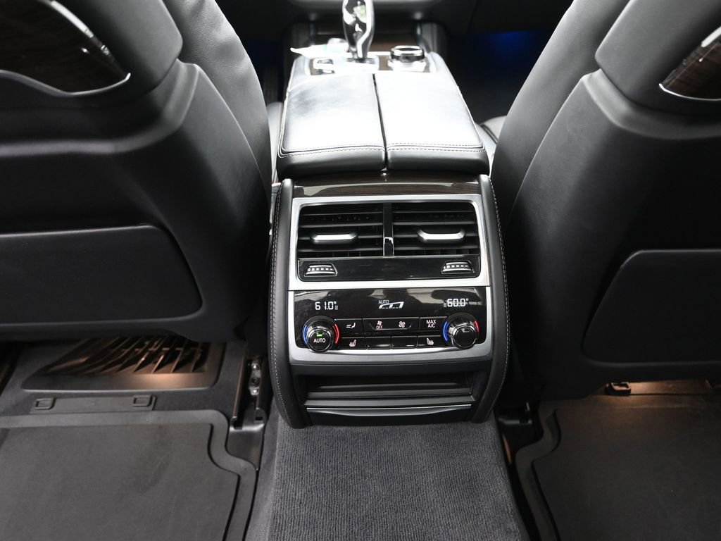 Used 2016 BMW 750i xDrive image 18