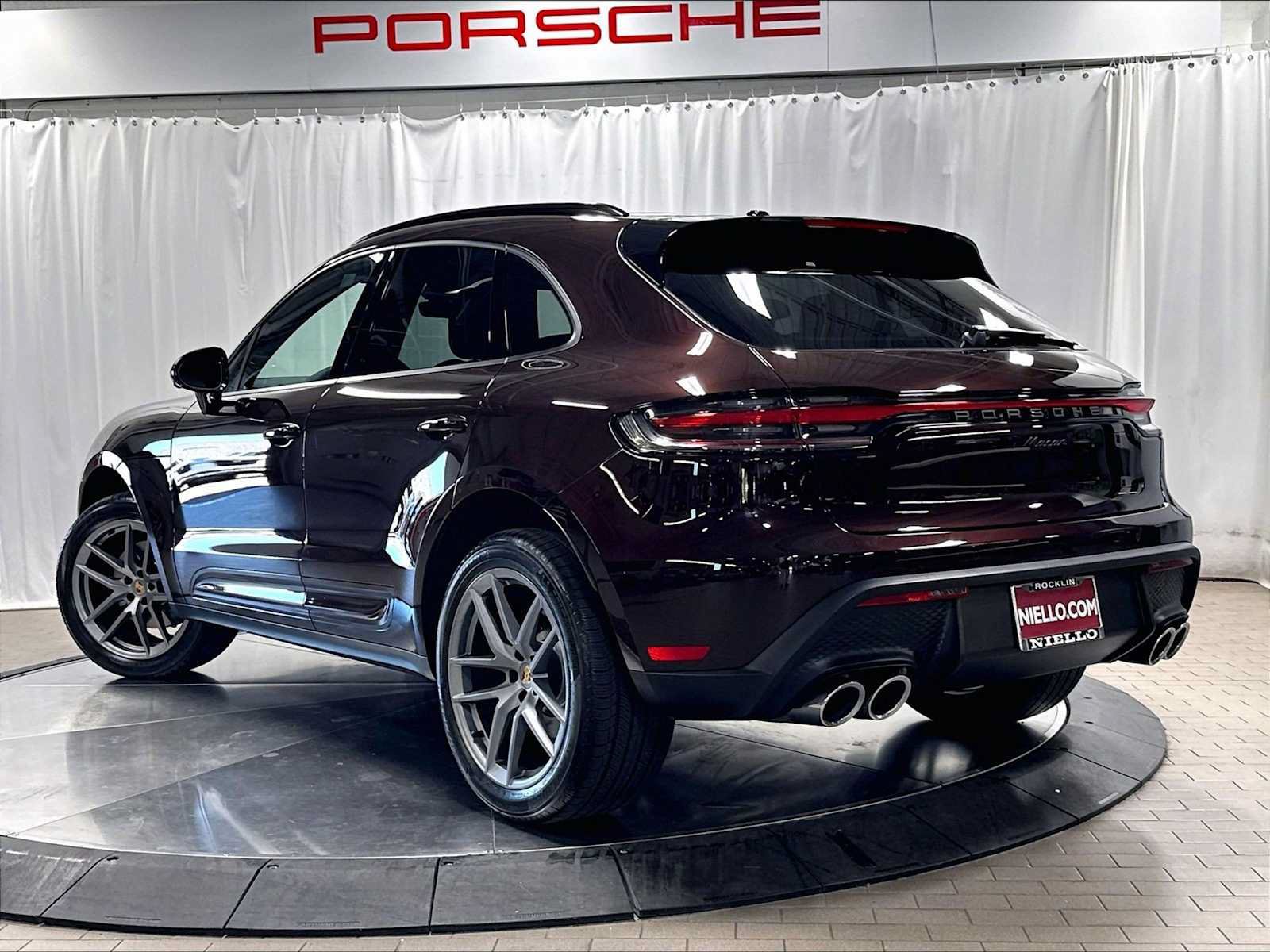 Used 2026 Porsche Macan AWD/4WD image 3