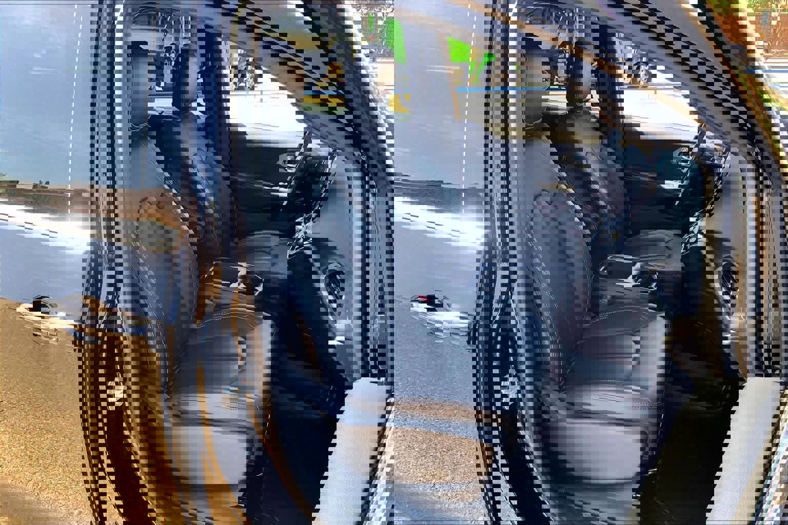 Used 2025 Chrysler Pacifica Select FWD image 9