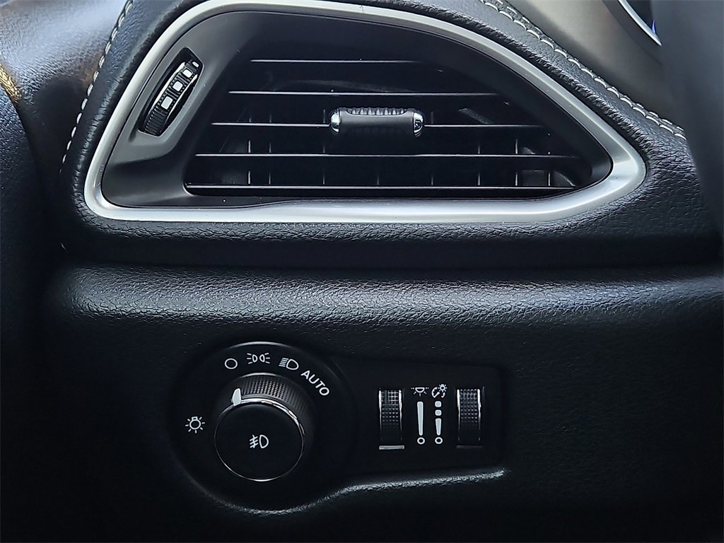 Used 2024 Chrysler Pacifica Limited w/ S Appearance Package image 23