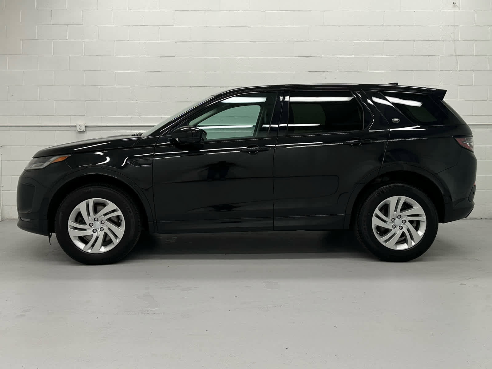 Used 2024 Land Rover Discovery Sport S AWD/4WD image 3