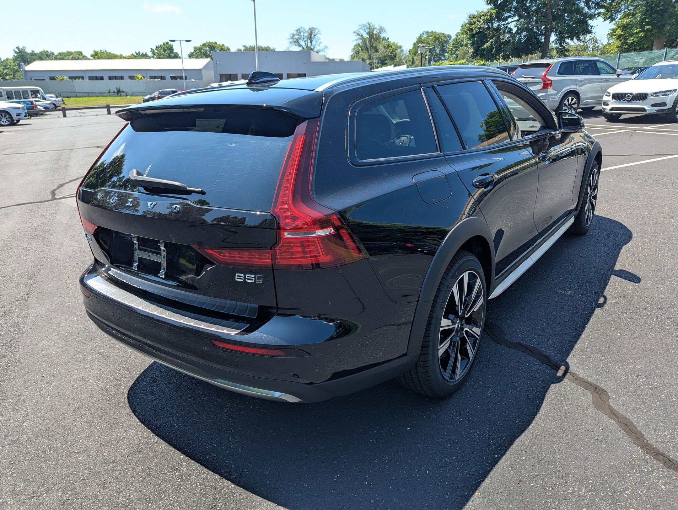 New 2026 Volvo V60 B5 Cross Country Ultra w/ Protection Package Premier image 4
