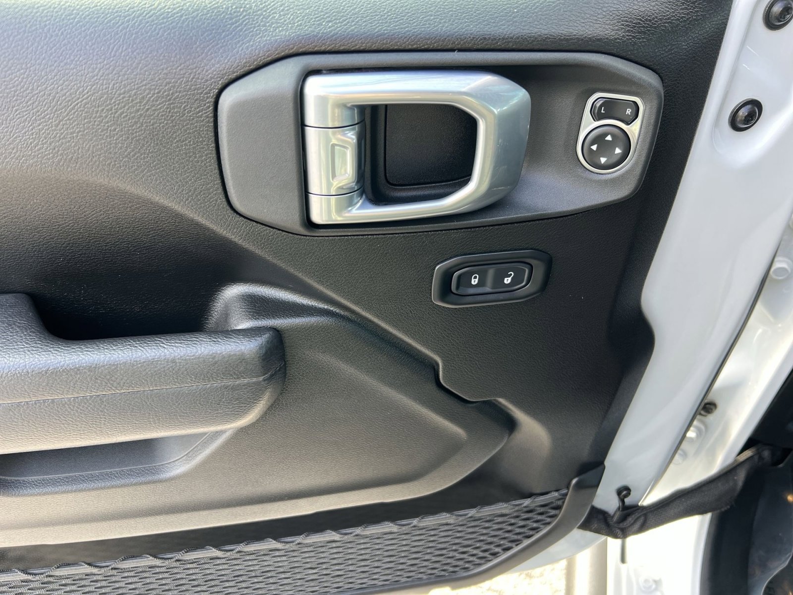 Used 2024 Jeep Wrangler Willys image 14