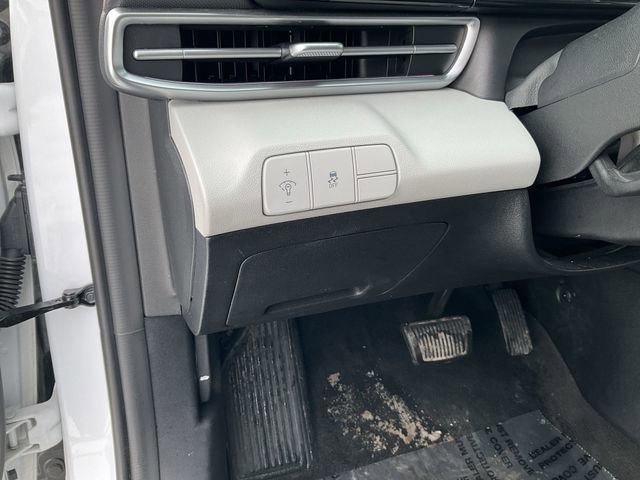 Used 2024 Hyundai Elantra Limited image 17