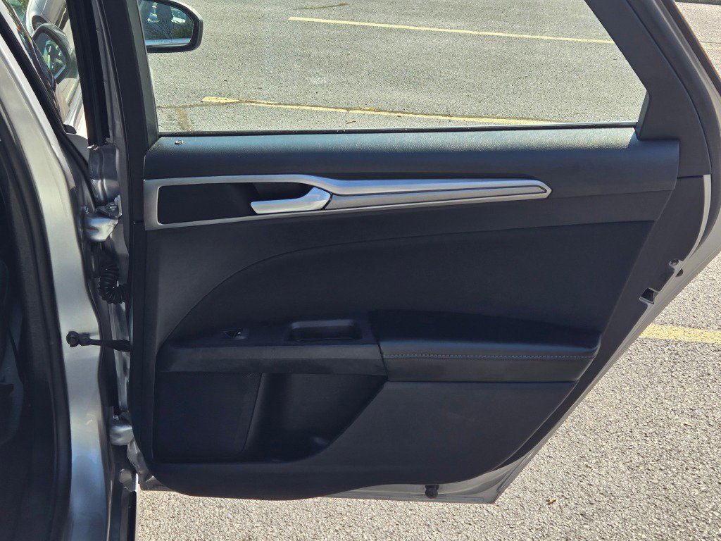 Used 2020 Ford Fusion SE image 7