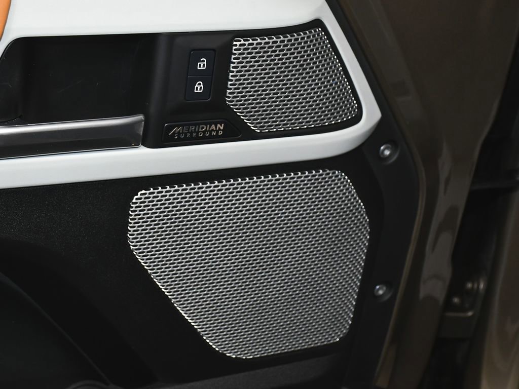 Used 2024 Land Rover Defender 130 X-Dynamic SE image 11