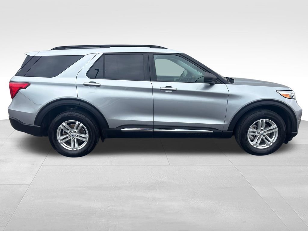 Used 2023 Ford Explorer XLT w/ Equipment Group 202A AWD/4WD image 8
