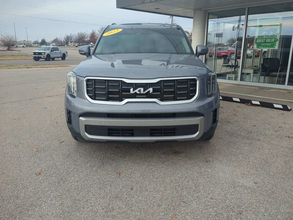 Used 2023 Kia Telluride S image 2