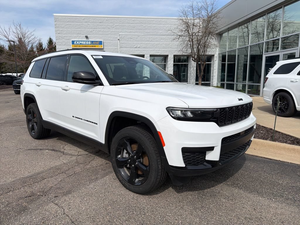 Used 2024 Jeep Grand Cherokee L Altitude AWD/4WD image 1