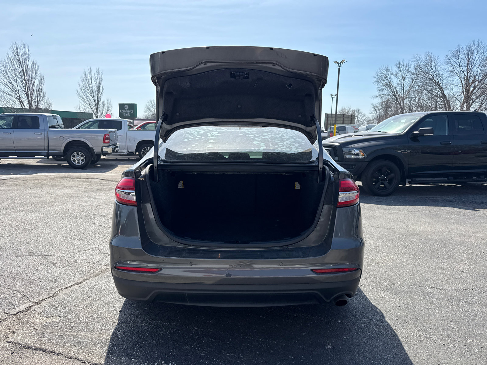 Used 2020 Ford Fusion SE image 18