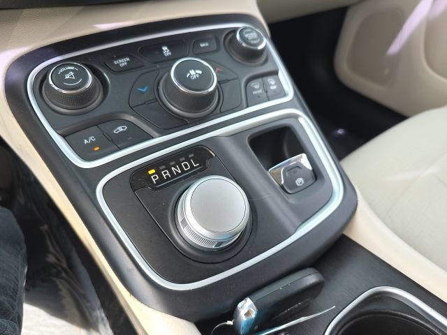 Used 2016 Chrysler 200 Limited FWD image 24