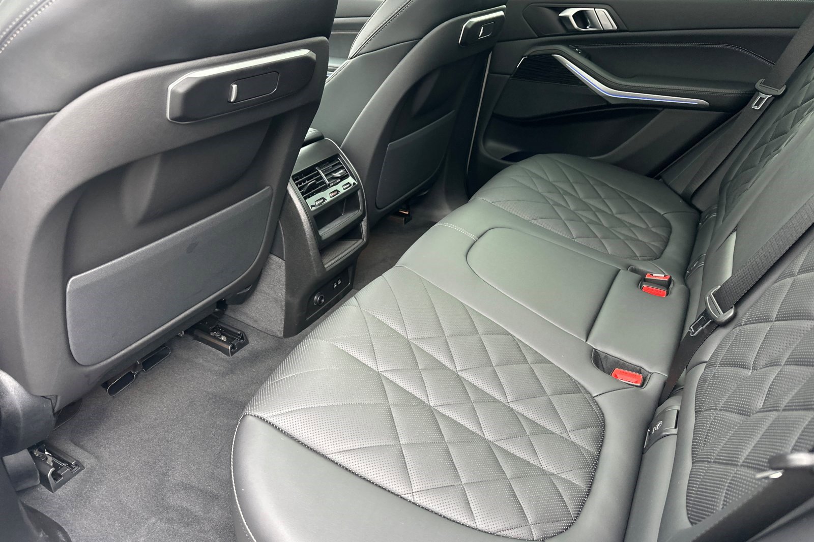 Used 2025 BMW X5 xDrive40i w/ M Sport Package image 15