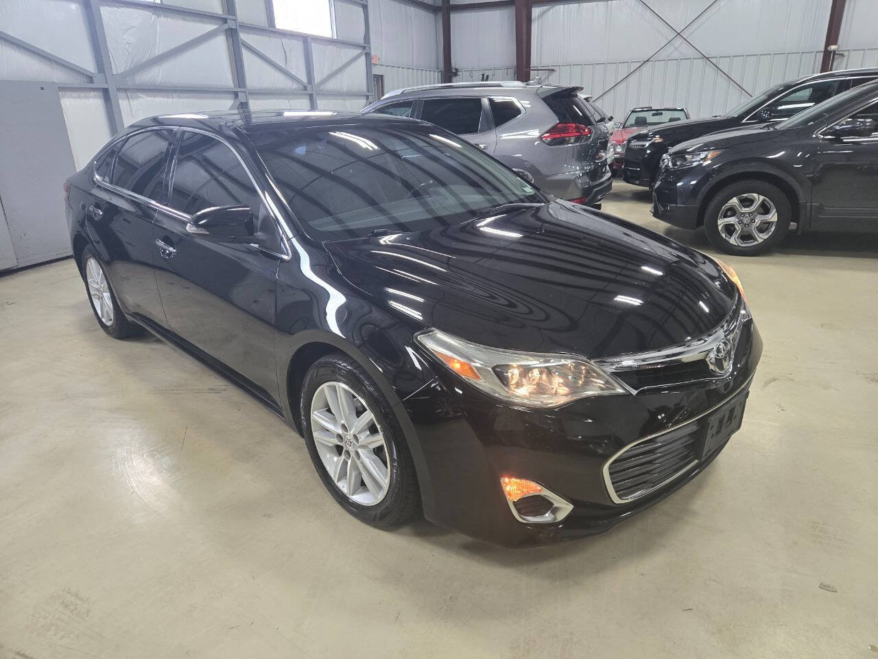 Used 2015 Toyota Avalon XLE FWD image 4