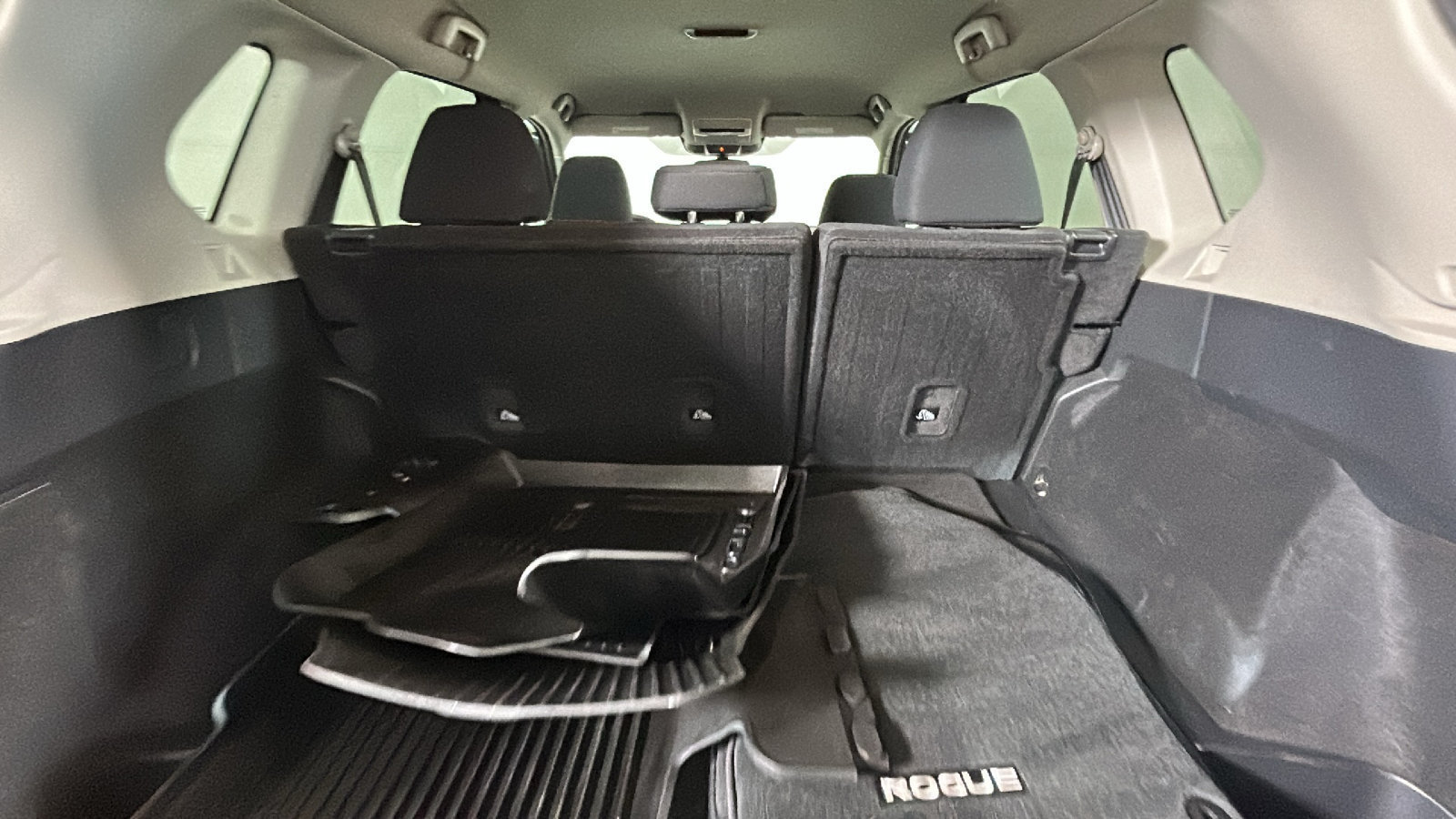 Used 2023 Nissan Rogue S AWD/4WD image 35