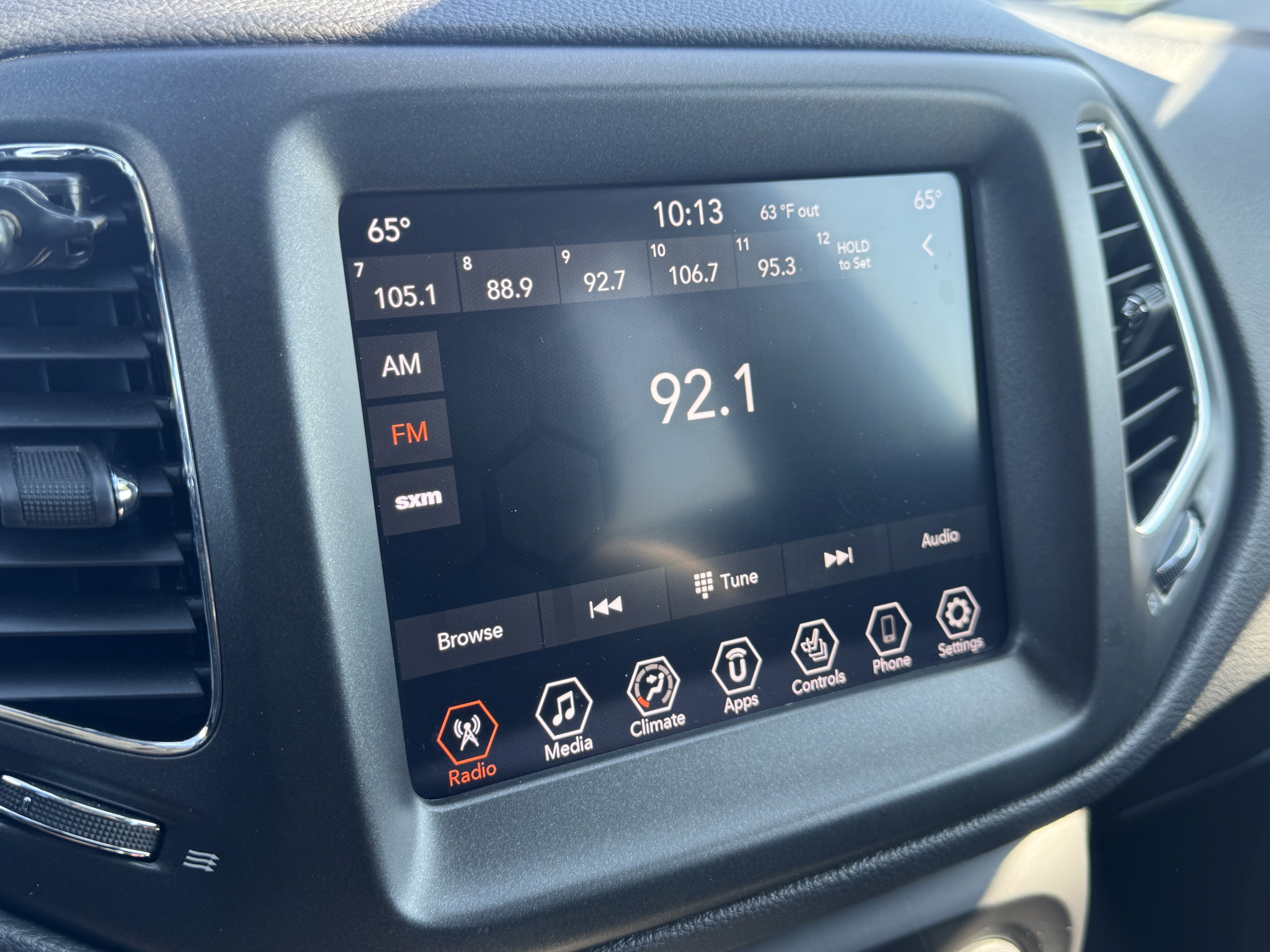 Used 2019 Jeep Compass Trailhawk w/ Leather Interior Group AWD/4WD image 25