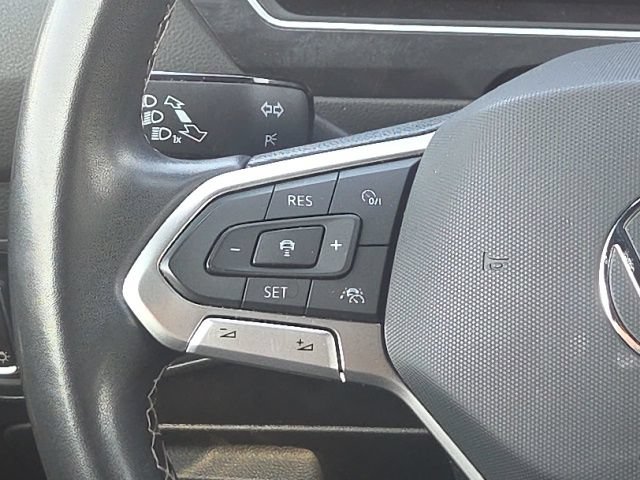 Used 2022 Volkswagen Tiguan SE AWD/4WD image 39