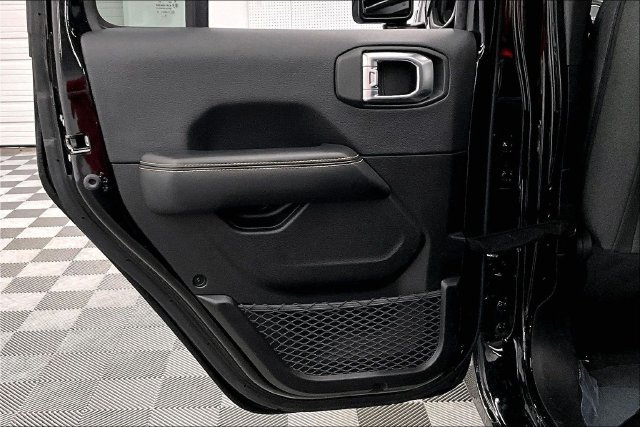 Used 2026 Jeep Wrangler Unlimited Sahara AWD/4WD image 24