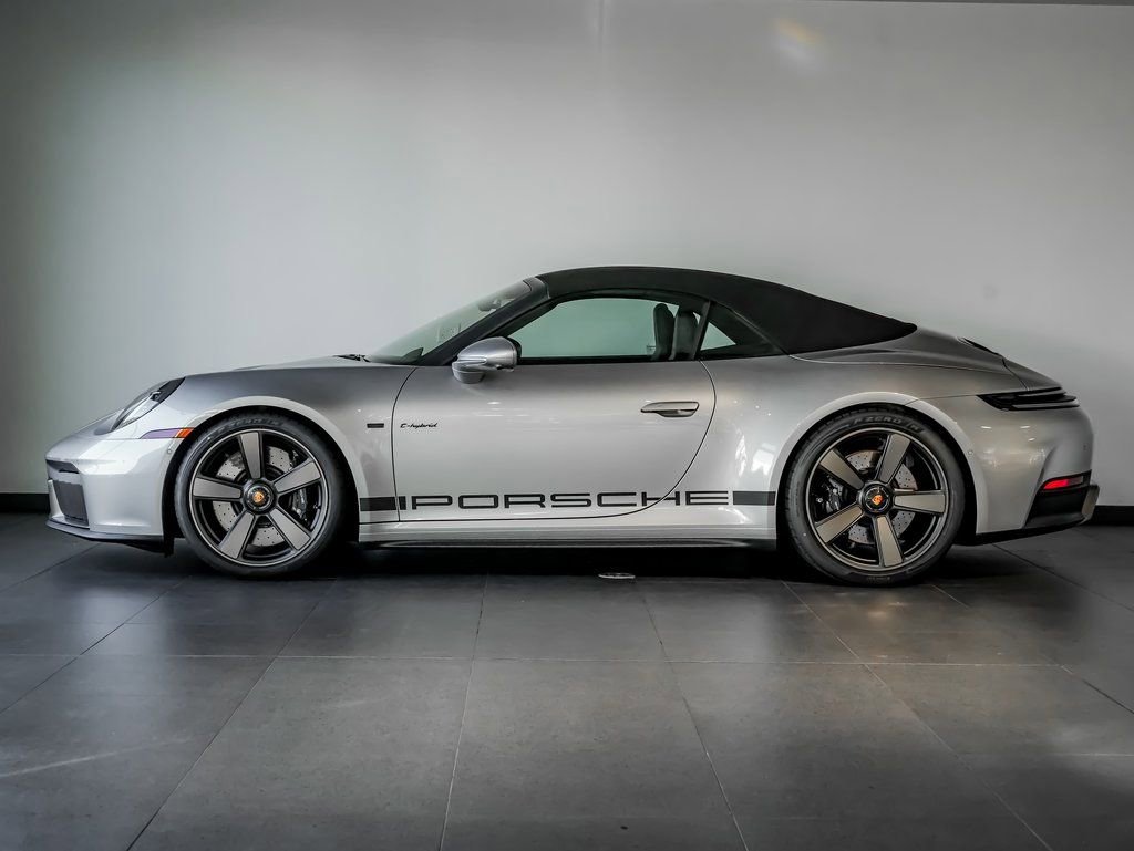 Used 2026 Porsche 911 Carrera GTS RWD image 2