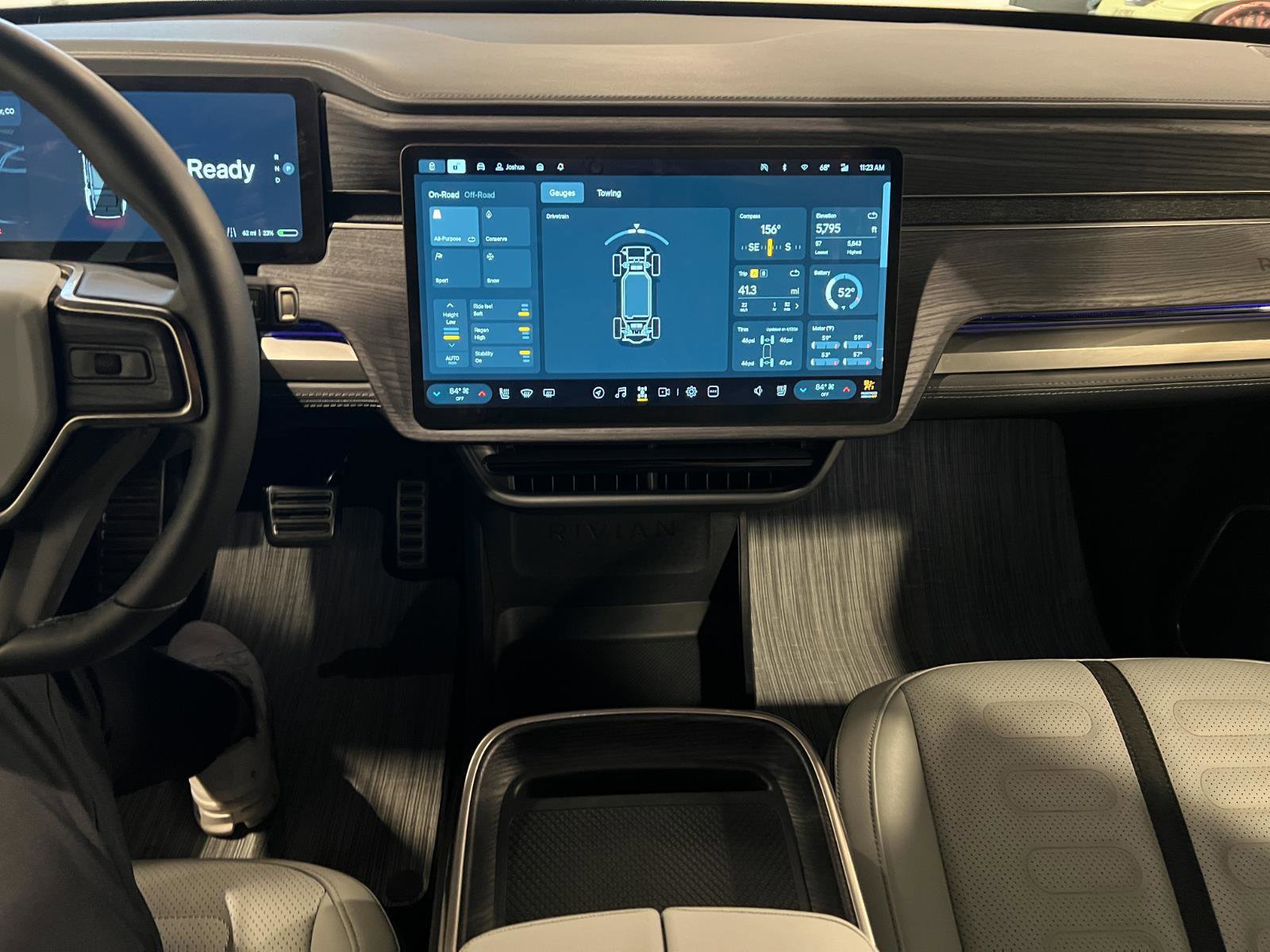 Used 2024 Rivian R1S Adventure AWD/4WD image 15