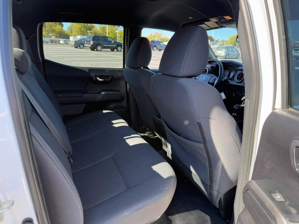 Used 2019 Toyota Tacoma TRD Sport image 10
