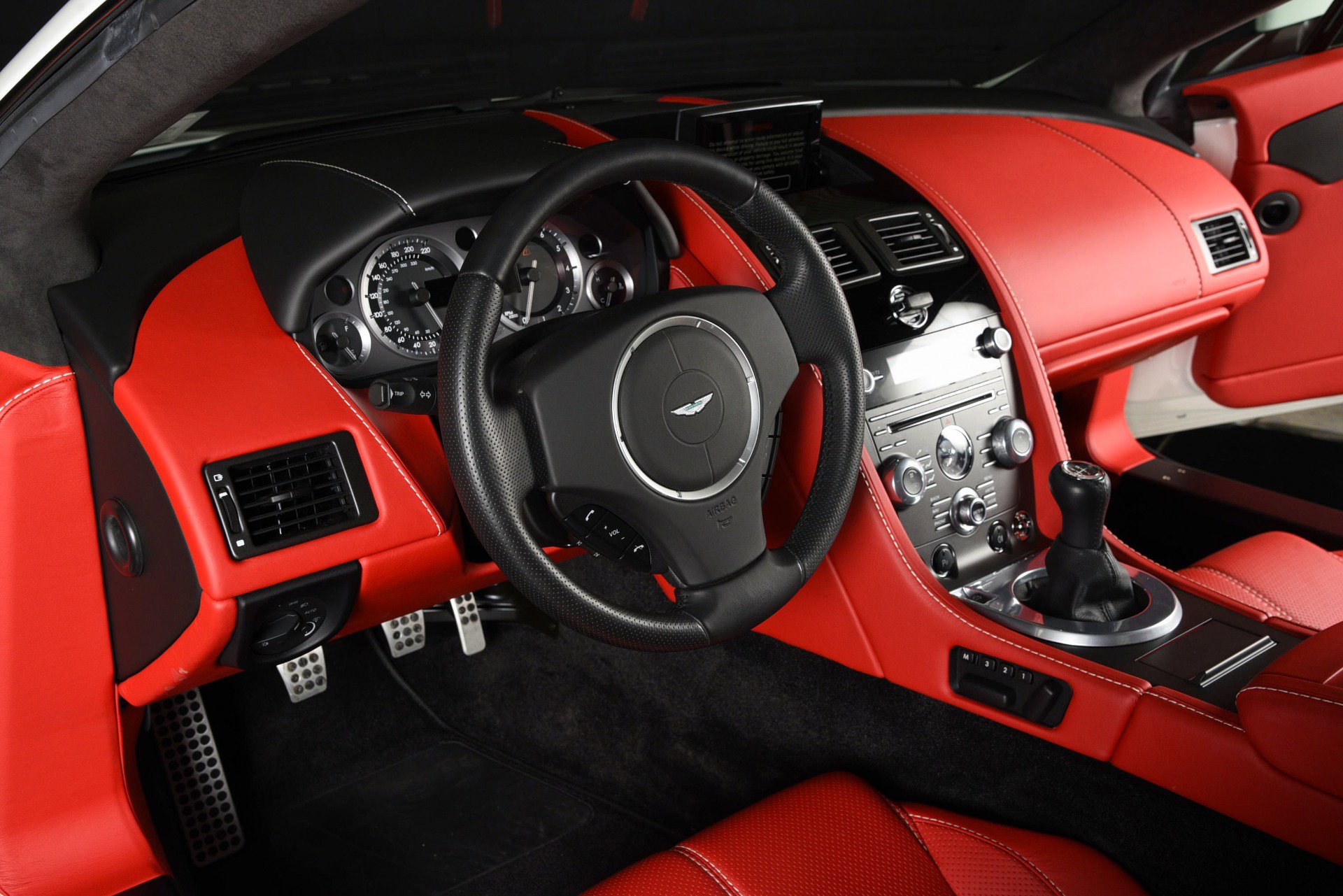 Used 2013 Aston Martin V8 Vantage Coupe image 15