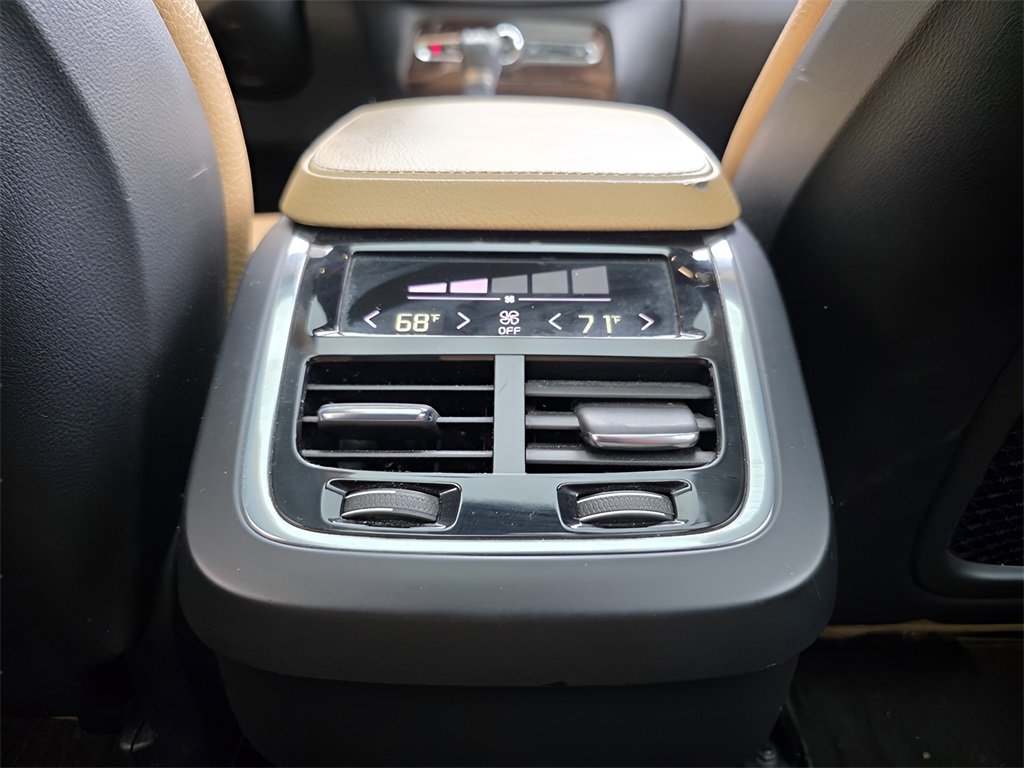 Used 2016 Volvo XC90 T6 Momentum image 19