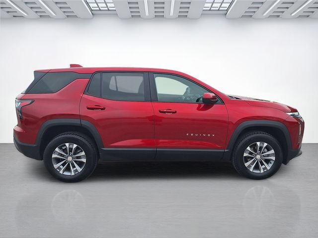 Used 2026 Chevrolet Equinox LT AWD/4WD image 3