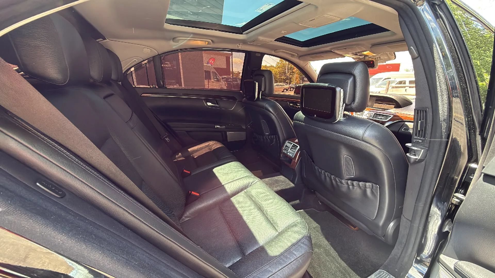Used 2011 Mercedes-Benz S 550 4MATIC image 21